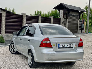 Chevrolet Aveo фото 3