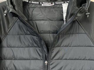 Reebok куртка с капюшоном   оригинальная  размер M.  цена 1100 лей foto 7