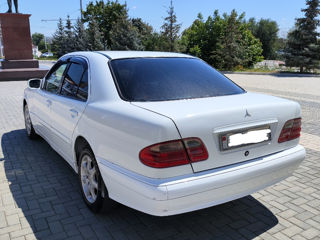 Mercedes E-Class foto 2