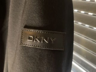 Новая Куртка осень-весна DKNY куплена в Германий