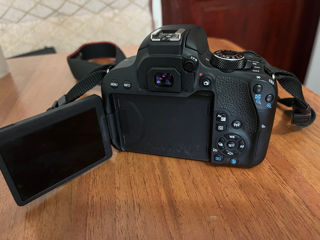 Vând Canon EOS 800D