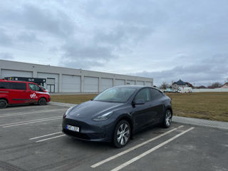 Tesla Model Y foto 2