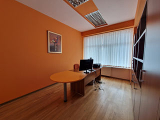 Chirie oficii de la 17 m2 la 7-10 euro/m2, Centru foto 5