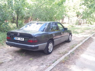 Mercedes Series (W124) foto 2