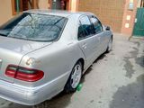 Mercedes E Class foto 6