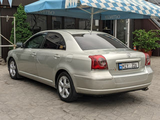 Toyota Avensis foto 10