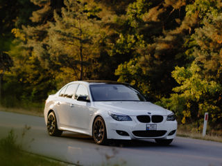 BMW 5 Series foto 4