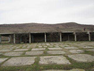 Banca vinde teren + depozite în r-nul Ungheni, sat. Boghenii Noi foto 1