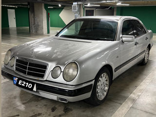 Mercedes E-Class foto 1