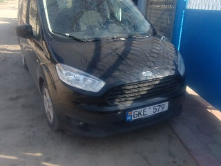 Ford Transit Courier foto 1