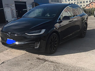 Tesla Model X foto 2