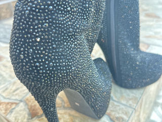 Pantofi botine cu pietre negre gratis foto 3