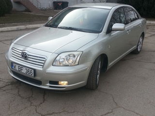 Toyota Avensis foto 1