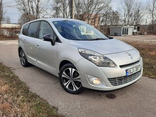 Renault Grand Scenic foto 1