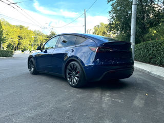 Tesla Model Y foto 2