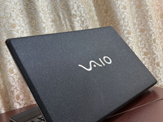 Sony Vaio cu diagonala de 18.3" foto 4