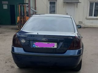 Ford Mondeo foto 2