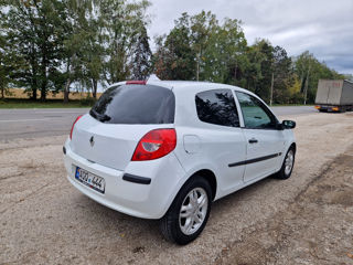 Renault Clio foto 4