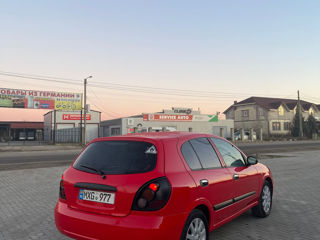 Nissan Almera foto 3