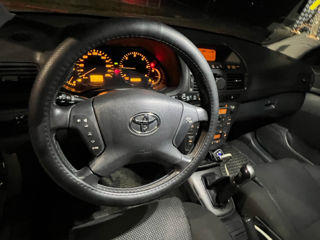 Toyota Avensis foto 5