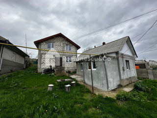 Casă cu 1 nivel și mansarda + o casă de vară în Durlești, 105.2 mp + 6.27ari ! foto 1