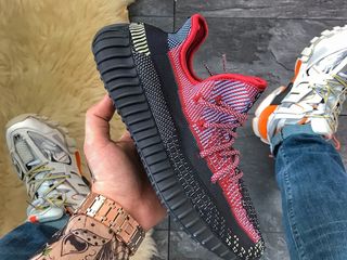 Adidas Yeezy Boost 350 V2 "Holiday Yecheil" Unisex foto 2