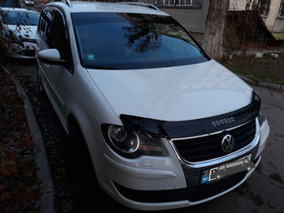 Volkswagen Touran foto 1