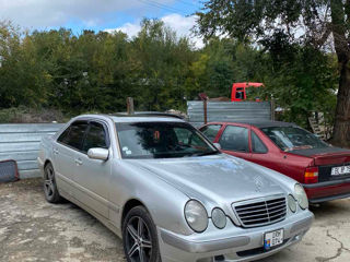 Mercedes E-Class foto 2