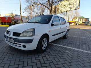 Renault Clio foto 2