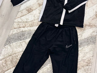 Nike L