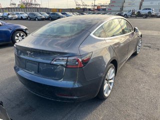 Tesla Model 3 foto 2