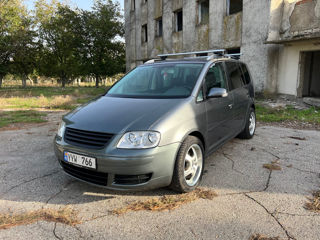 Volkswagen Touran foto 5