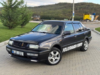 Volkswagen Vento foto 1