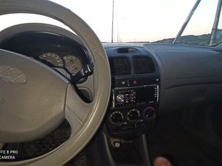 Hyundai Accent foto 1