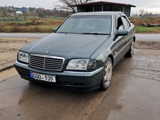 Mercedes C-Class foto 9