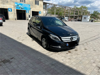 Mercedes B-Class foto 2