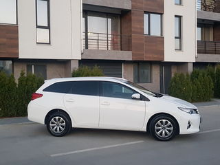 Toyota Auris 2014+ Chirie auto. foto 6