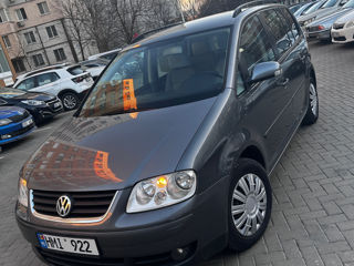 Volkswagen Touran foto 2