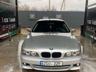 BMW 5 Series foto 3