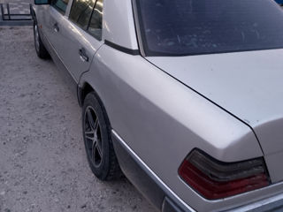 Mercedes Series (W124) foto 4