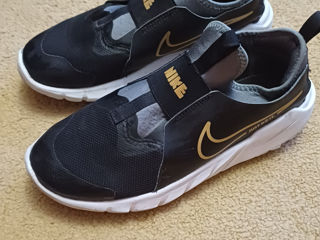 Nike Flex Runner 2PSV Black Metalic Gold Kids foto 1