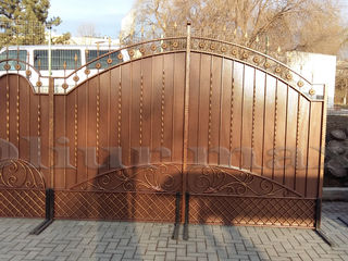 Porți, garduri, gratii, balustrade, copertine, uși metalice și alte confecții din fier. foto 6