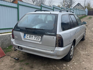 Mitsubishi Lancer foto 2