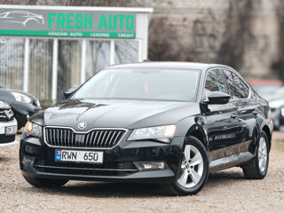 Skoda Superb foto 2