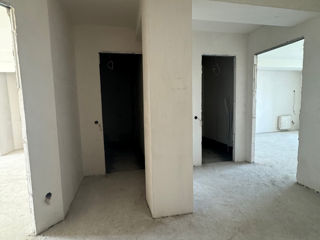 Apartament cu 2 camere, 82 m², Botanica, Chișinău foto 3