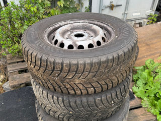 R 16 C -235-65  Nokian foto 4