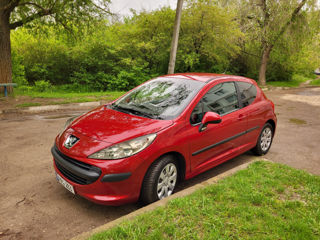 Peugeot 207 foto 1