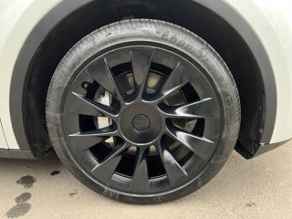 Tesla Model Y foto 16