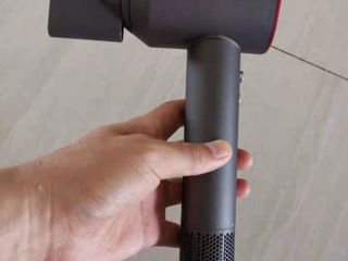 Leafless hair drier (asemator Dyson) foto 2