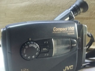 Продаю касетную видео камеру JVC foto 2